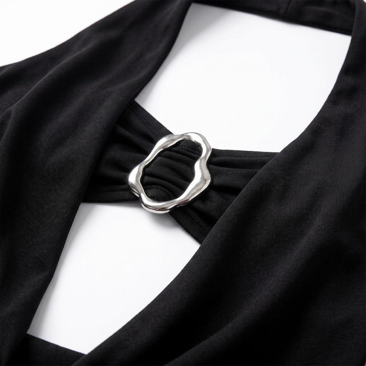 Robe courte dos nu à col drapé