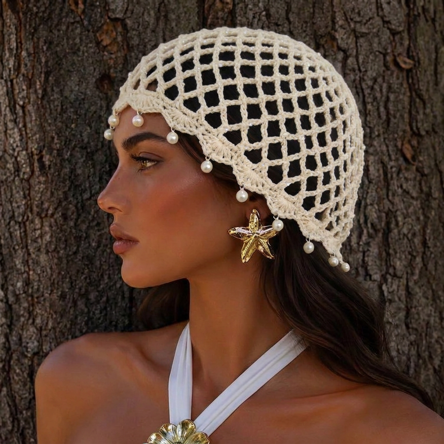 Bonnet en crochet orné de perles