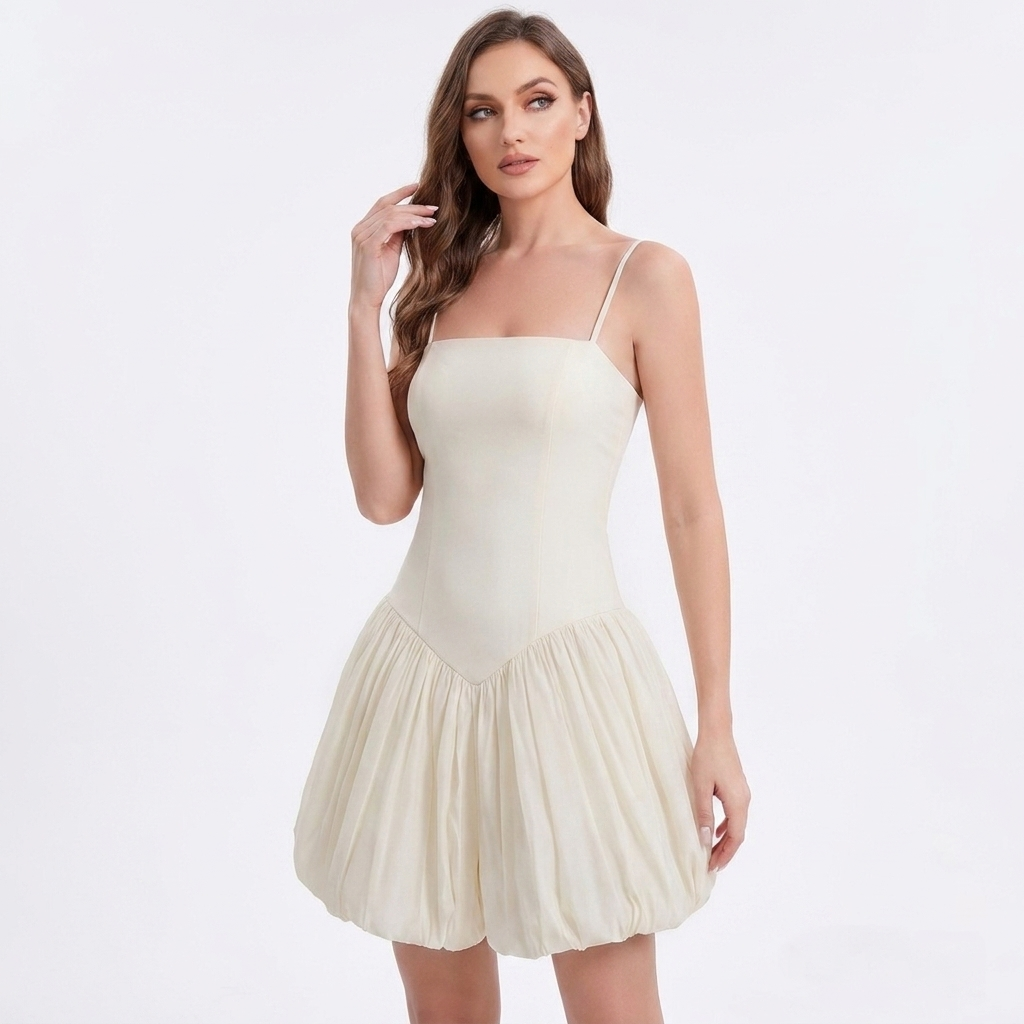 Robe courte à taille en V et jupe boule